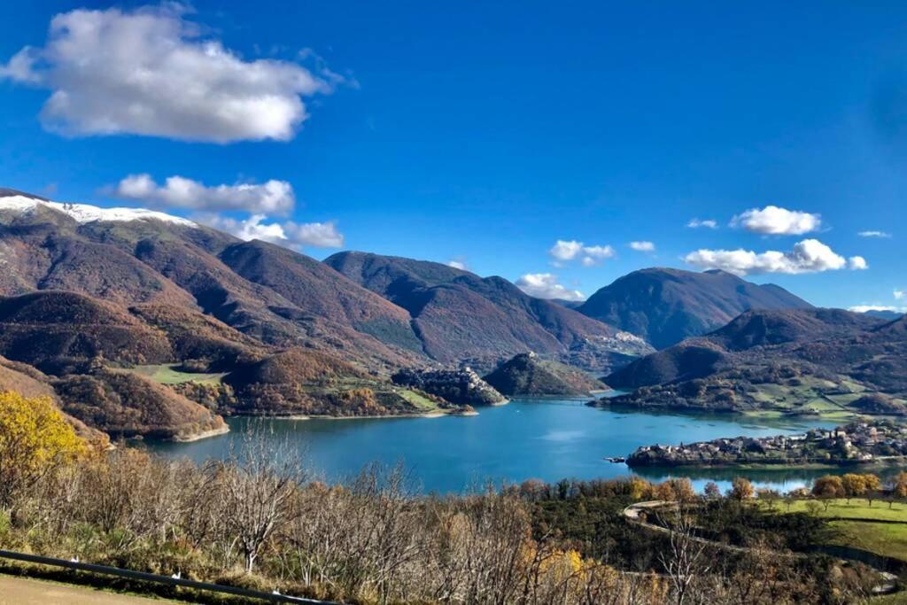 Stanza Con Terrazzo Vista Lago - Lakeholiday กาสเตล ดิ ตอรา ภายนอก รูปภาพ