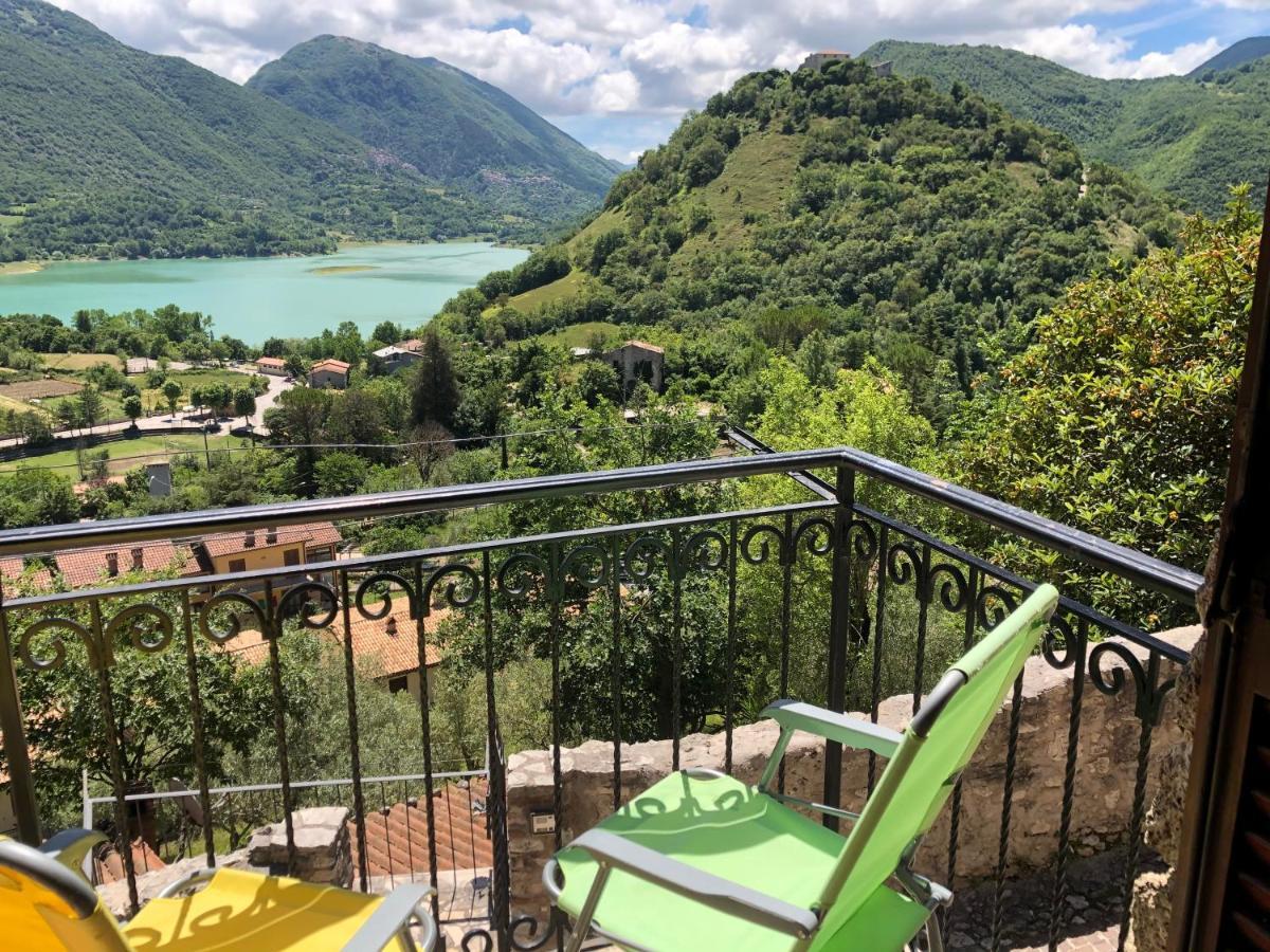Stanza Con Terrazzo Vista Lago - Lakeholiday กาสเตล ดิ ตอรา ภายนอก รูปภาพ