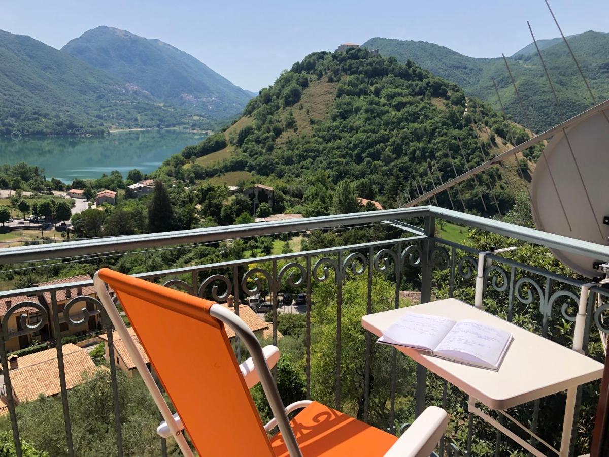 Stanza Con Terrazzo Vista Lago - Lakeholiday กาสเตล ดิ ตอรา ภายนอก รูปภาพ