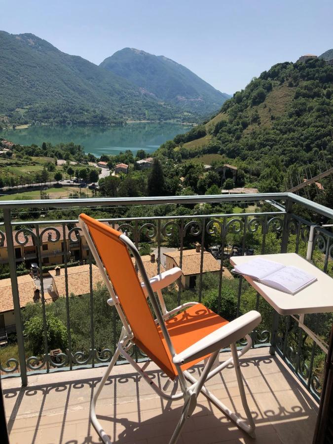 Stanza Con Terrazzo Vista Lago - Lakeholiday กาสเตล ดิ ตอรา ภายนอก รูปภาพ