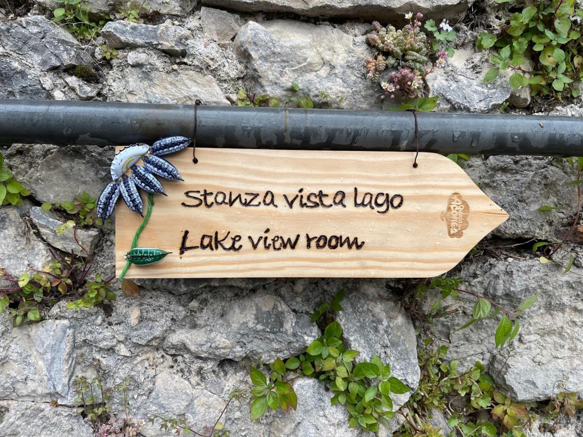 Stanza Con Terrazzo Vista Lago - Lakeholiday กาสเตล ดิ ตอรา ภายนอก รูปภาพ